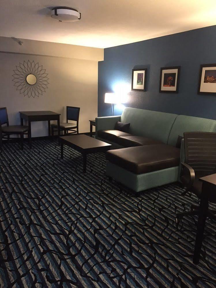 Comfort Suites University 巴吞鲁日 外观 照片